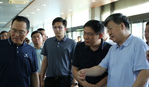 新乡市领导调研振动筛分产业链及企业上市工作