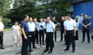 新乡市市长魏建平莅临高服筛机调研指导