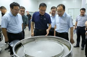 新乡市市长魏建平莅临高服筛机调研指导